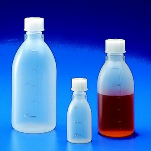 Butla z polipropylenu z wąską szyją z nakrętką z podziałką 500ml